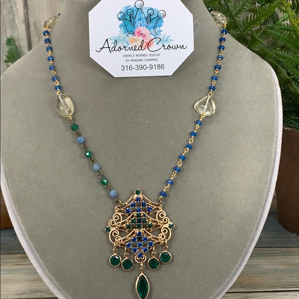 ⭐️Adorned Crown artisan assemblage green rhinestone drop necklace
